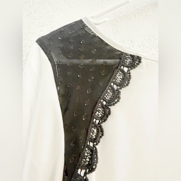 Seer Sucker Blouse in White - Picture 3 of 6